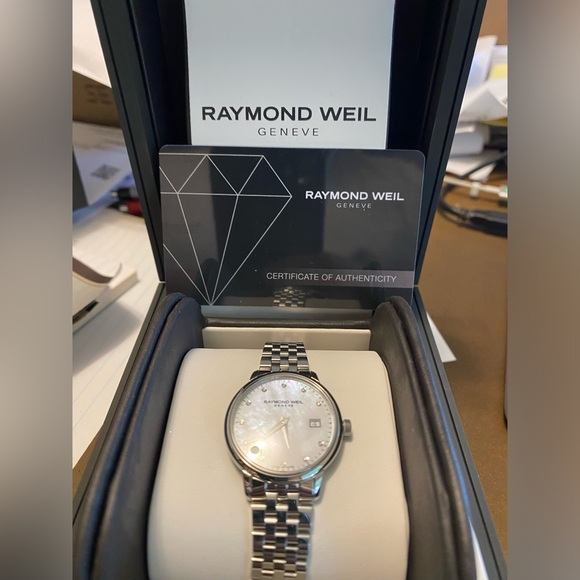 Raymond Weil Geneve Womens diamond wrist watch. New in box, never worn. - Picture 3 of 3